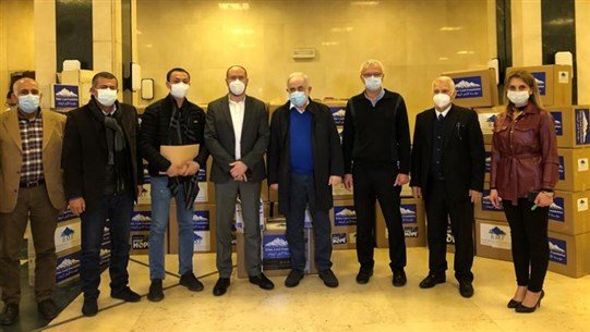 ابو زيد سلم مدير مستشفى صيدا مساعدات طبية لفريق كورونا