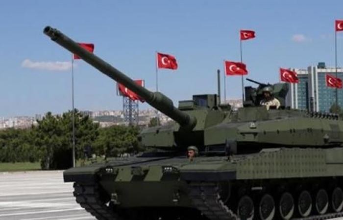 اليونان تعلق على تقارير حول نقل الدبابات التركية إلى الحدود