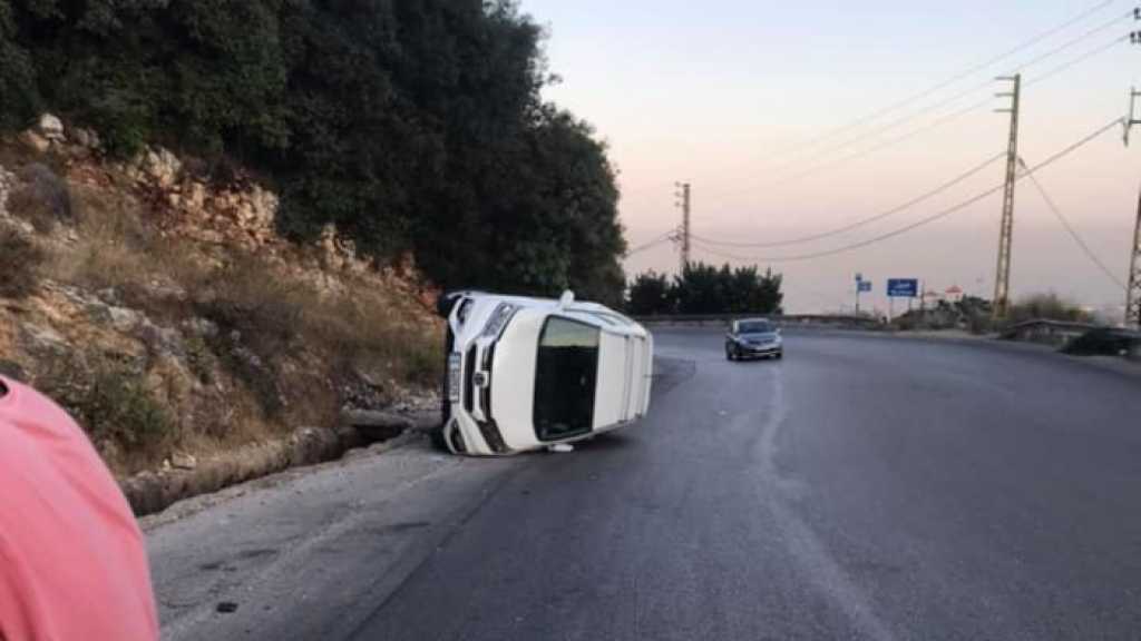 نجاة أمير يزبك من حادث سير على طريق عام عنايا.. شاهدوا كيف إنقلبت سيارته