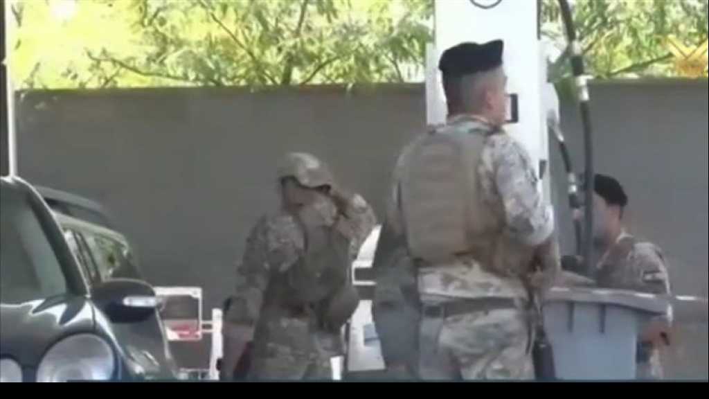 الجيش واصل مصادرة كميات بنزين مخزنة وتوزيعها مجانا على المواطنين في بعلبك