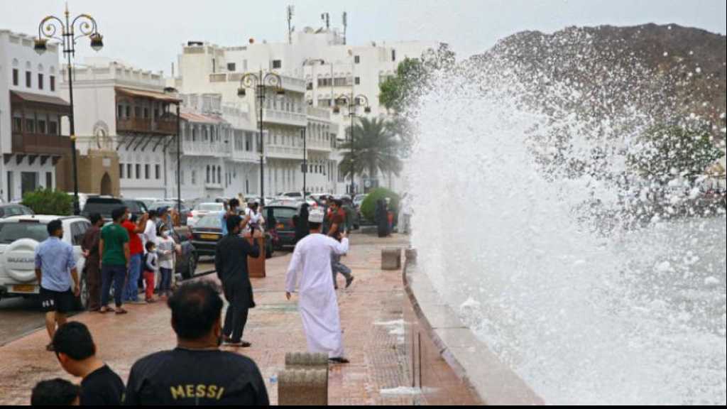 «شاهين» تضرب سواحل عُمان