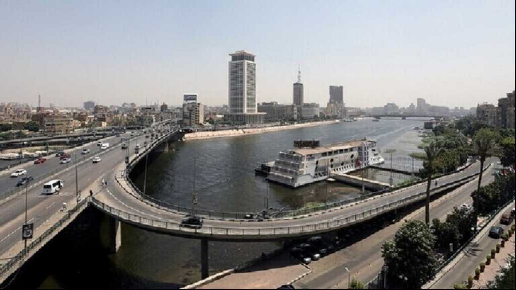 لا جثث ولا سيارة غارقة.. فرق الإنقاذ النهري المصري تحاول فك لغز الميكروباص - فيديو