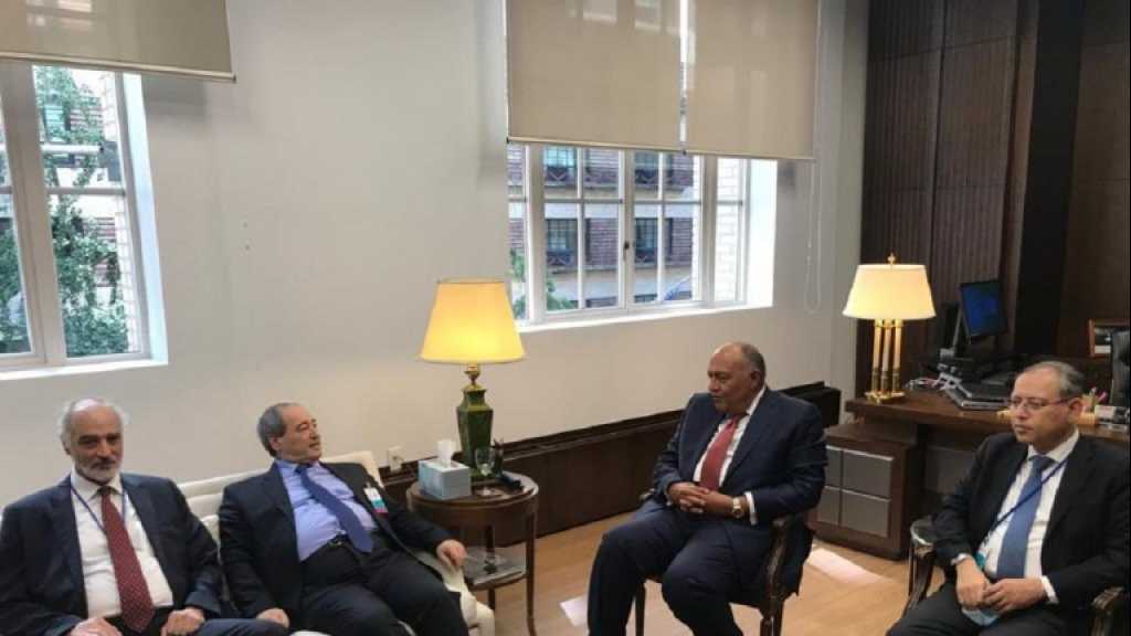 كوّةٌ في جدارِ العُزلة