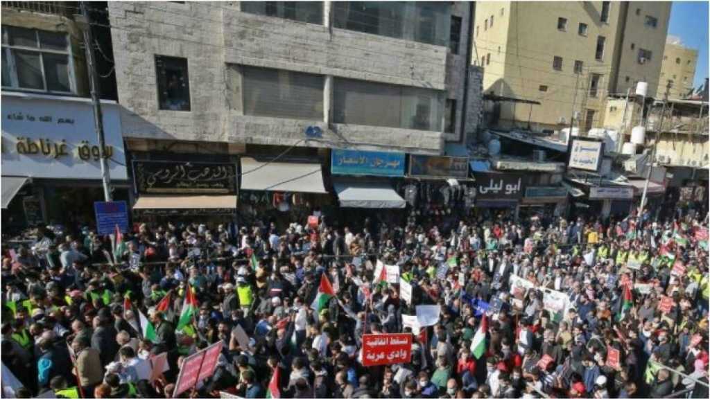 الآلاف يتظاهرون في الأردن رفضًا لاتفاق تبادل الطاقة مع الاحتلال