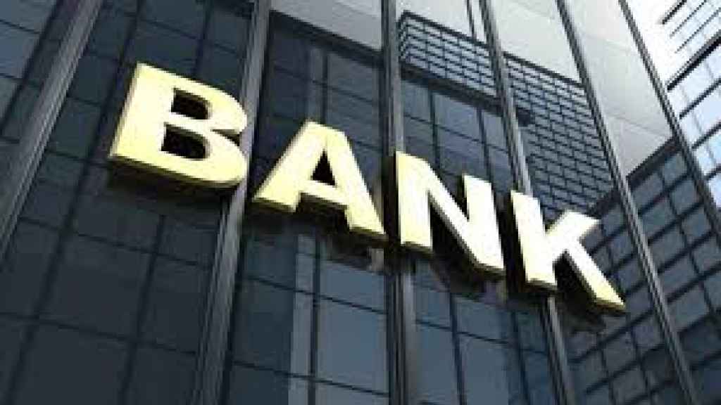 إقفال فروع وتخفيض عدد الموظفين وتقليص أيام وساعات العمل