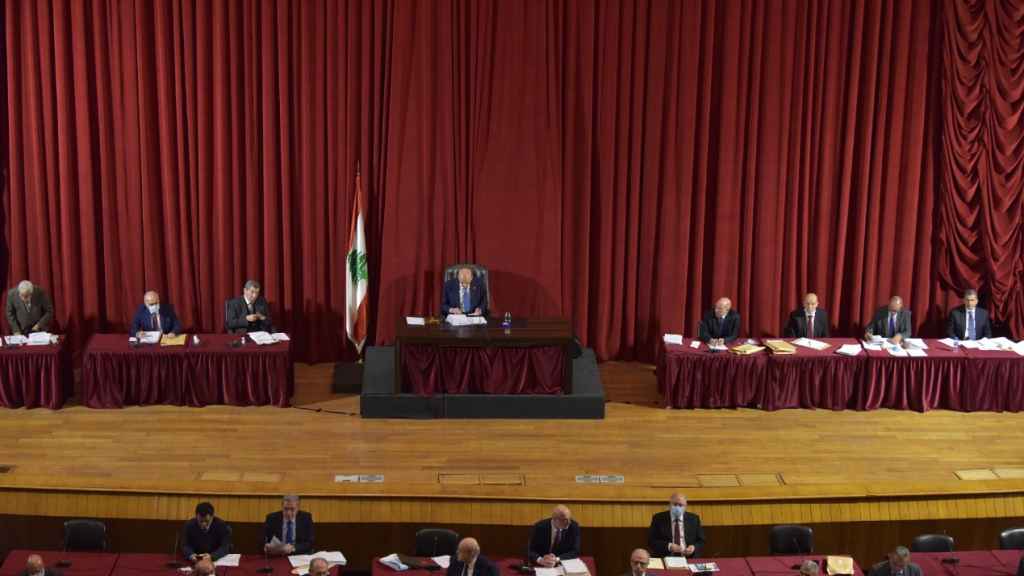 تشريع مع «الإصرار والتأكيد» يبقي مجلس الوزراء بلا جلسات مهدداً مبادرة ماكرون!