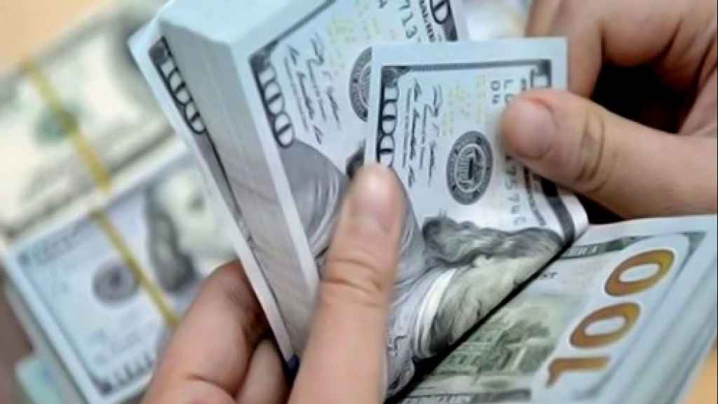 سحب الدولارات من اللبنانيين؟