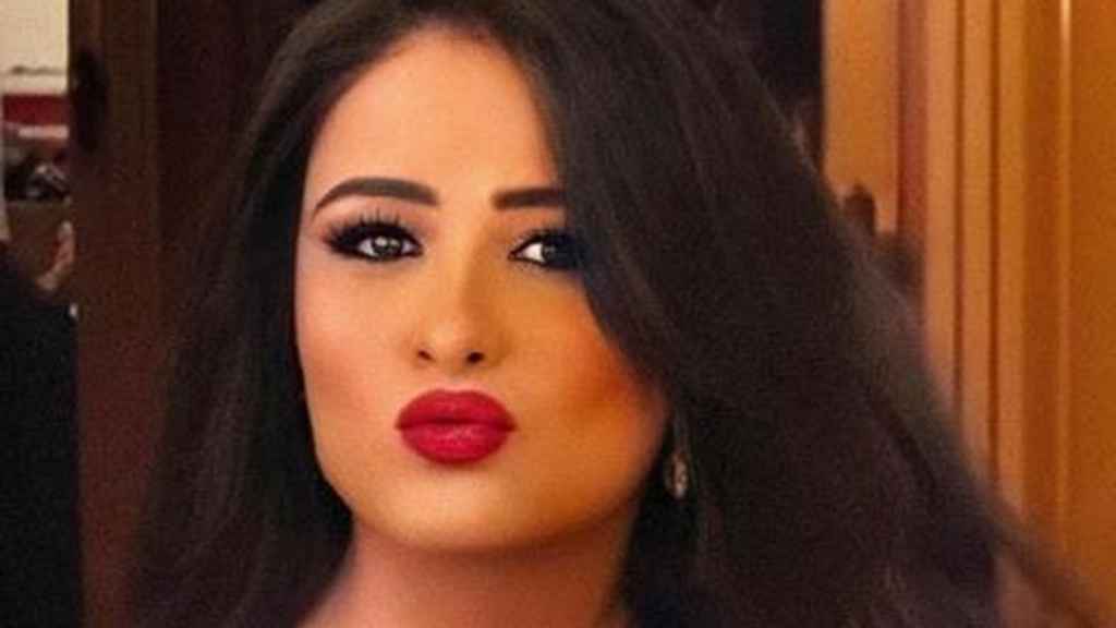 تفاصيل إطلالة ياسمين عبدالعزيز بالأحمر الجريء