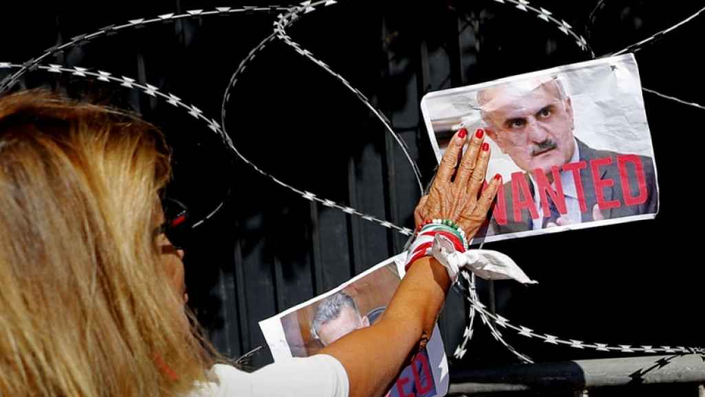 العرب اللندنية: بيطار يتحدى حزب الله ويصدر مذكرة اعتقال بحق علي حسن خليل