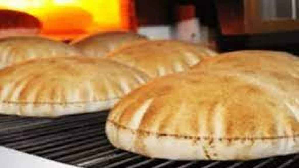 هل تصبح ربطة الخبز بالدولار؟