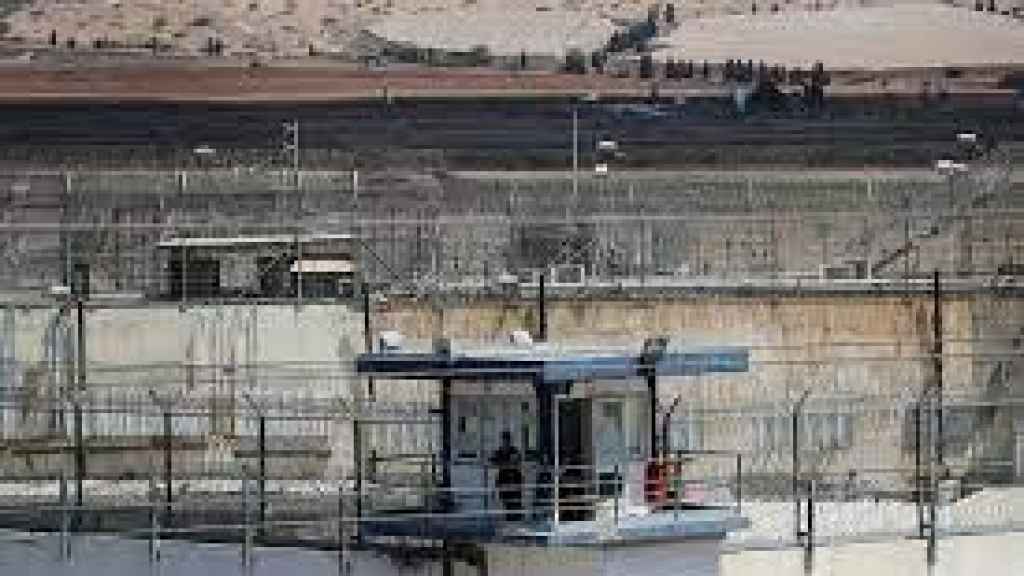  تعرض ضابط إسرائيلي للطعن في سجن نفحة