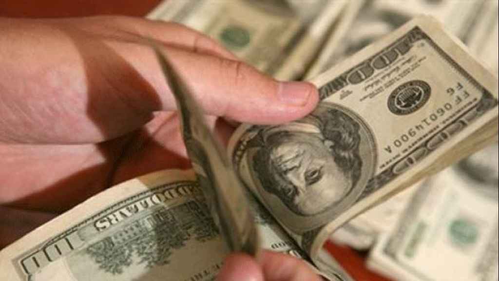 الأجهزة الأمنيّة تشتري الدولارات من الصرّافين!