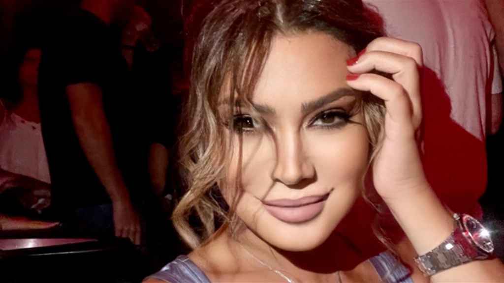 نوال الزغبي ترقص حافية القدمين على أنغام أغنيتها الجديدة- (فيديو)