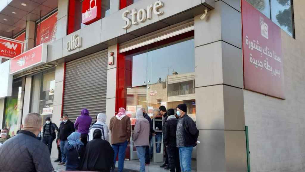 الطوابير تفتتح السنة الجديدة... والناس: 