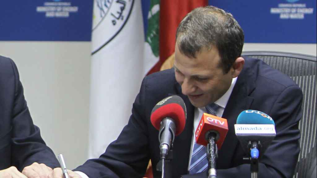 عن «حرب التواقيع» وموقف «الحزب» و«القوات» منها؟