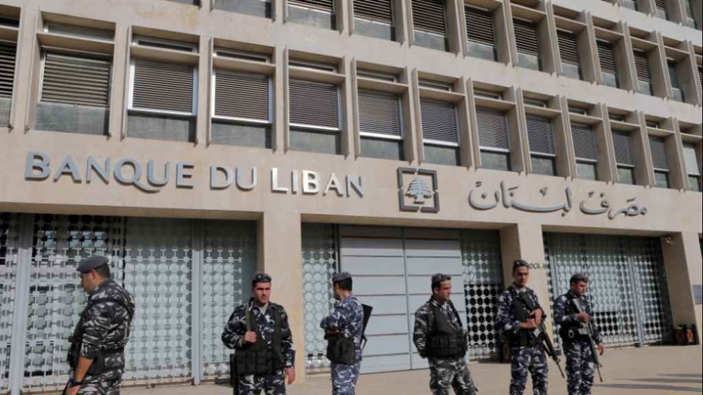 يشتري الدولارات ثم يضخّها... ثم يشتريها مجدداً: كازينو مصرف لبنان