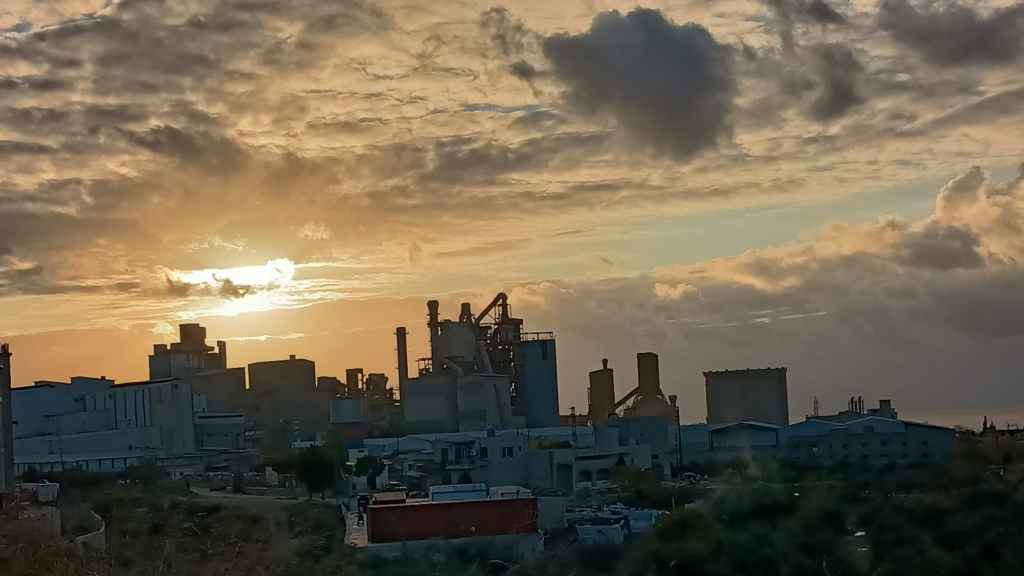 اعتداء شركات الترابة ومقالعها على حياة الناس والقوانين يحتم اقفالها واستيراد الاسمنت.