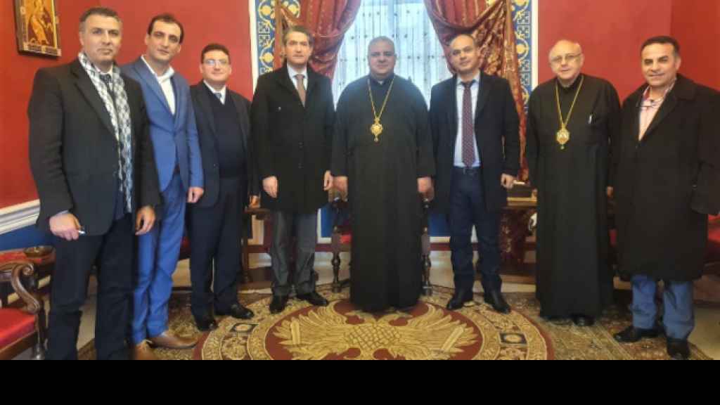 محافظ البقاع زار المطران ابراهيم مهنئا