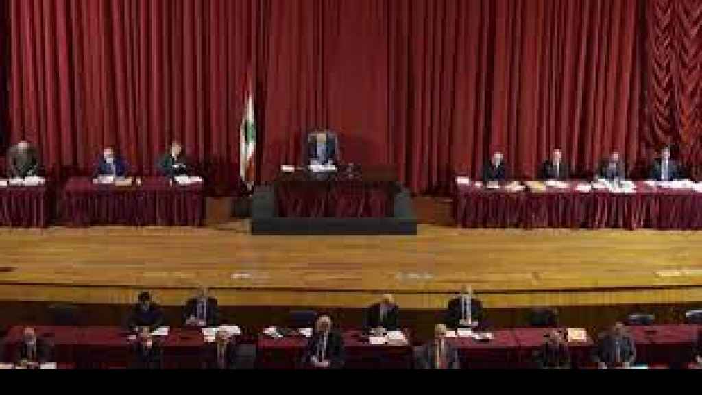 مجلس النواب سيكون ملزما بمناقشة مشاريع واقتراحات القوانين المحددة في مرسوم فتح الدورة الاستثنائية