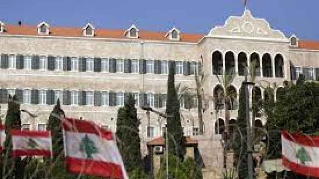 تعطيل حكومي وقصور تشريعي يخنق لبنان!
