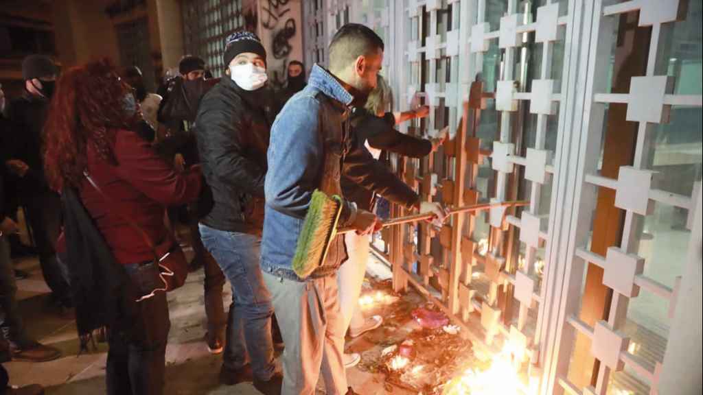 «يوم الغضب» يقفل البلد.. وإنقسام في بعبدا حول الحوار!