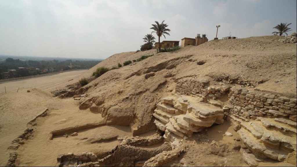مصر.. الكشف عن مقبرة أثرية ضخمة (صور)