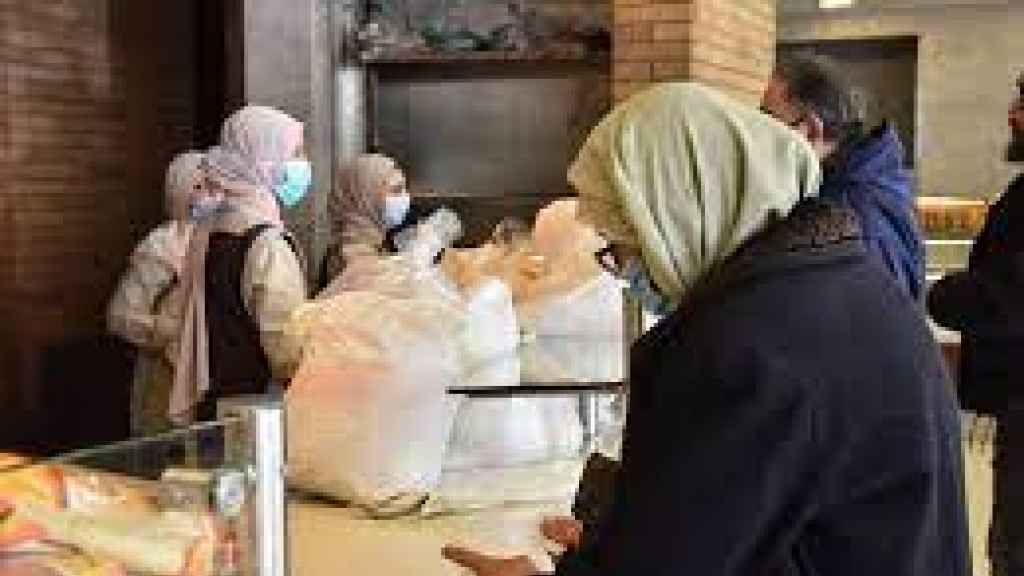 اللاجئون يخطون صعوداً في الترتيب الاجتماعي... واللبنانيون يغرقون