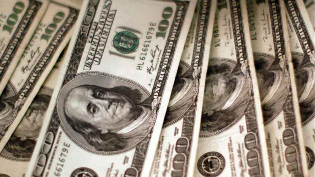 لهذا انخفض سعر صرف الدولار أمس