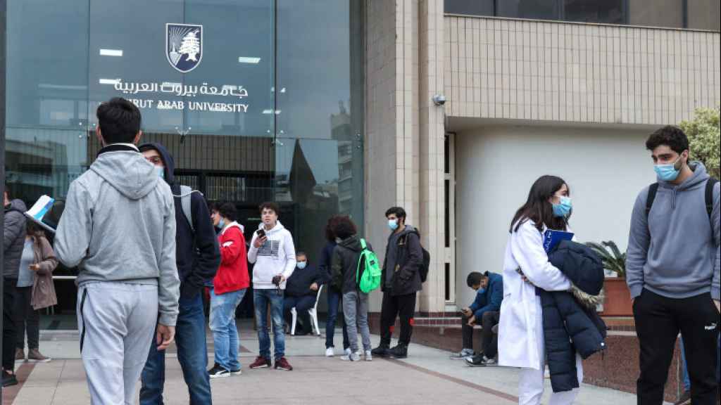 لقاحات جديدة إلى لبنان... الحلو: إصرار على «الثالثة» ومعظم أقسام كورونا أُقفلت