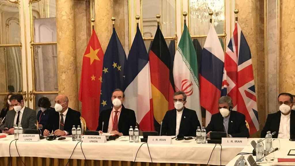 مصدر لـ “وكالة الانباء الايرانية”: معالجة الكثير من نقاط الخلاف بين طهران والدول الغربية في فيينا