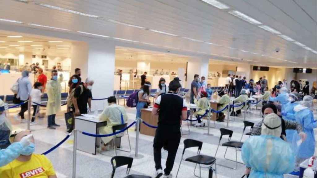 فضيحة عائدات فحوص كورونا في مطار رفيق الحريري الدولي تتفاعل... القضاء يدقق
