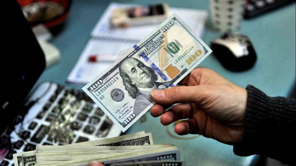 التلاعُب بسعر الصرف سياسيٌ وليس اقتصادياً