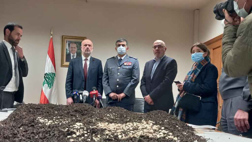 لبنان على شبكة التعاون الكهربائي والتطبيع مع سوريا