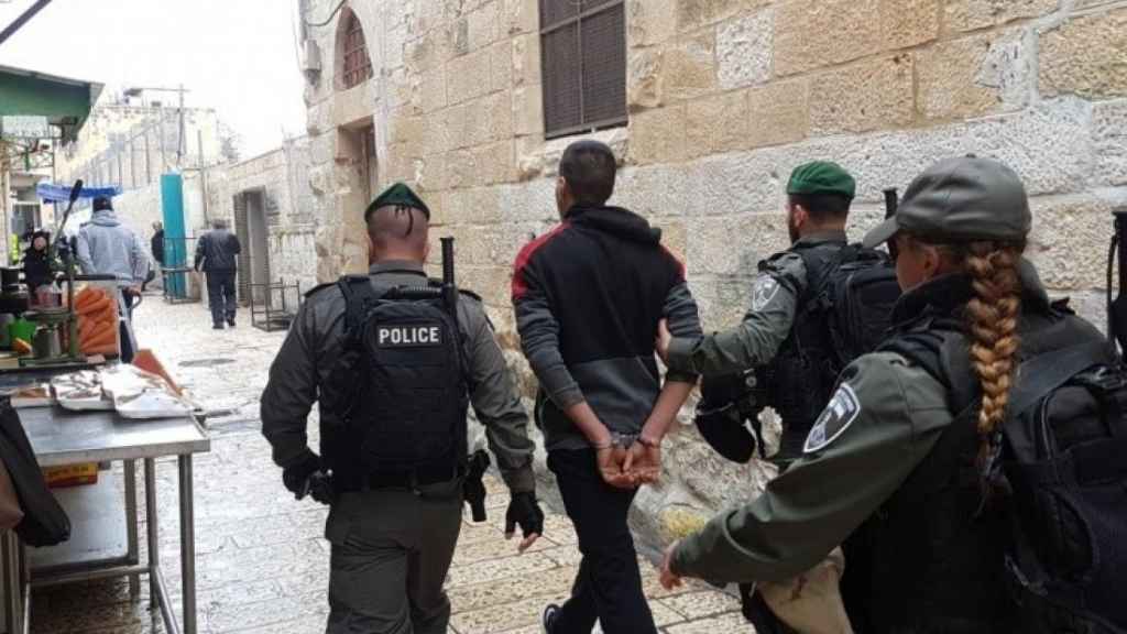 العدو الاسرائيلي شن حملة اعتقالات واسعة في القدس المحتلة
