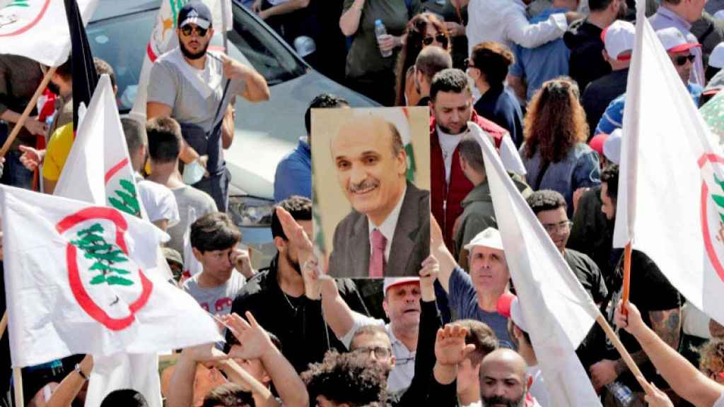 العرب اللندنية: انكفاء سعد الحريري يفتح الأبواب أمام سمير جعجع لتدعيم قاعدته الانتخابية