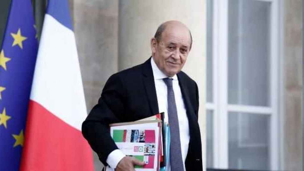 هل يزور لودريان لبنان؟