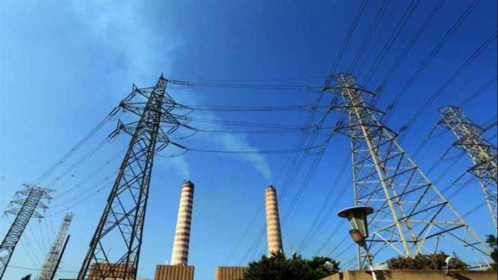 خطّة الكهرباء: تعديل التعرفة شهريّاً لتلاقي الدولار... و24 ساعة طاقة يومياً في العام 2026؟