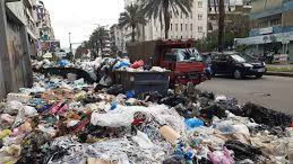 النفايات تتقدّم الكهرباء.. وتدابير الانتخابات برسم المصارف!