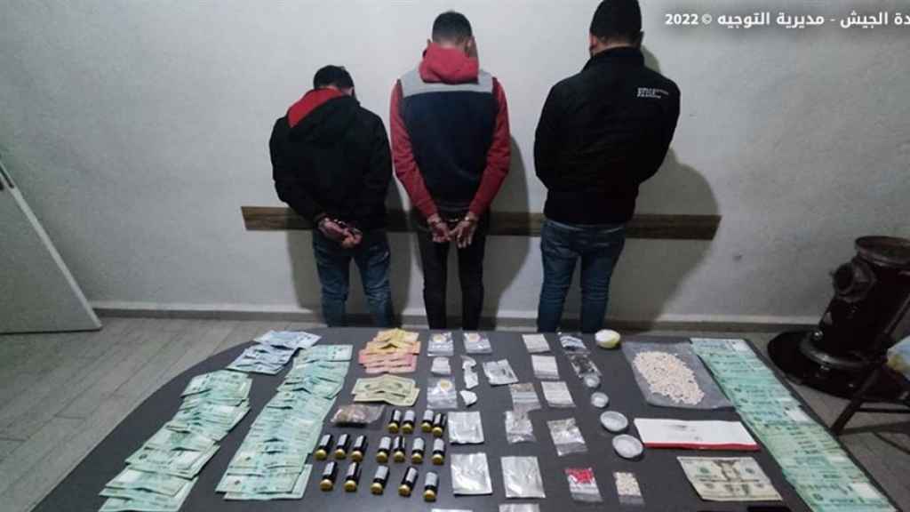 كمية متنوعة من المخدرات وعملات مزورة..وقيادة الجيش تتحرّك!