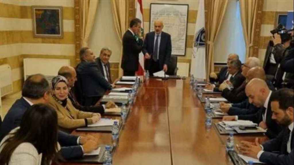 المواقف على حالها...