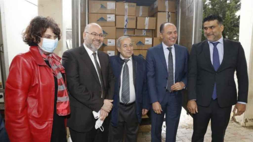 أبيض تسلّم مستودع الأدوية بعد إعادة بنائه وزيادة سعته