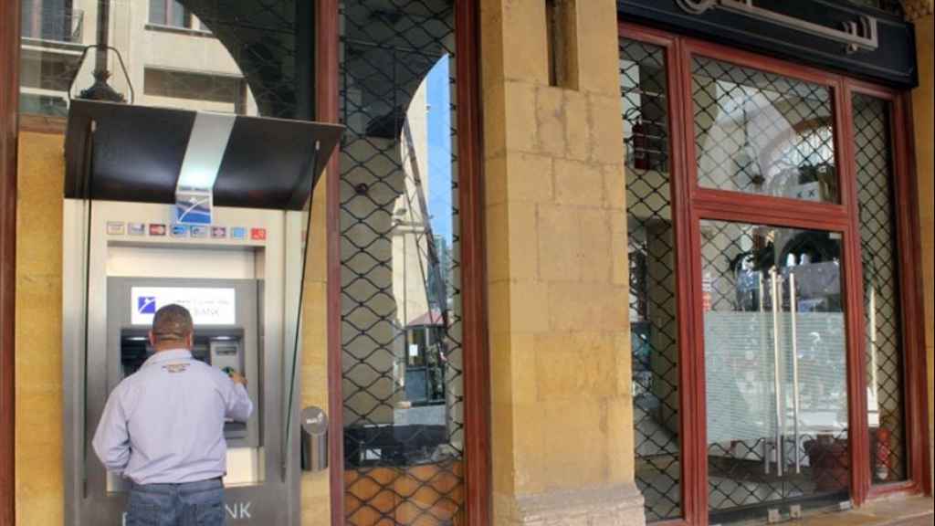 البازار السياسي حول الودائع إلى مرحلة خطيرة... خبيرٌ إقتصادي يتحدّث عن سيناريوهَيْن