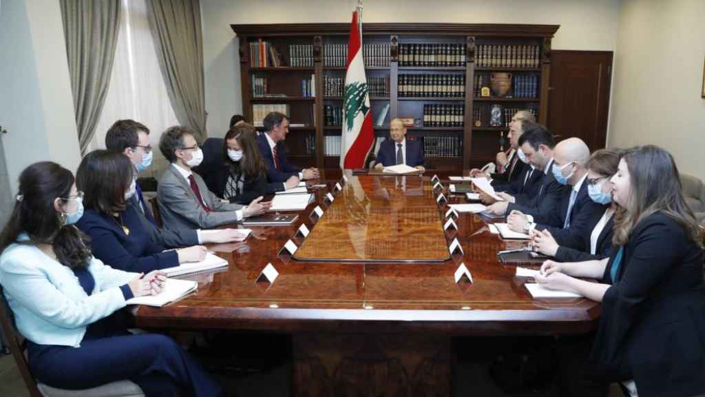 قنبلة التوقيع مع 