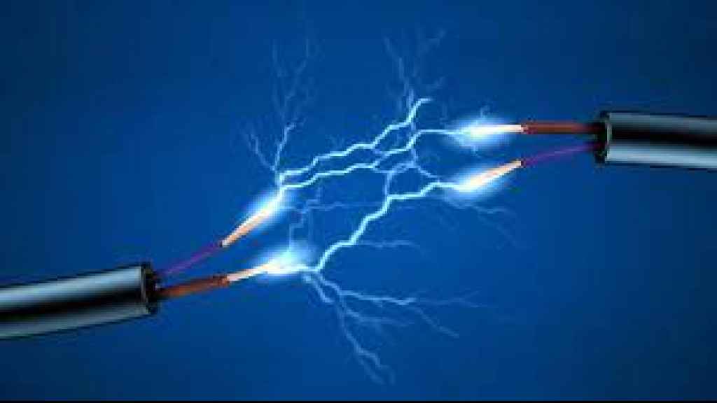 وعود كهربائية مؤجّلة.. استفاقة متأخرة وتساؤلات عن استدراج العروض