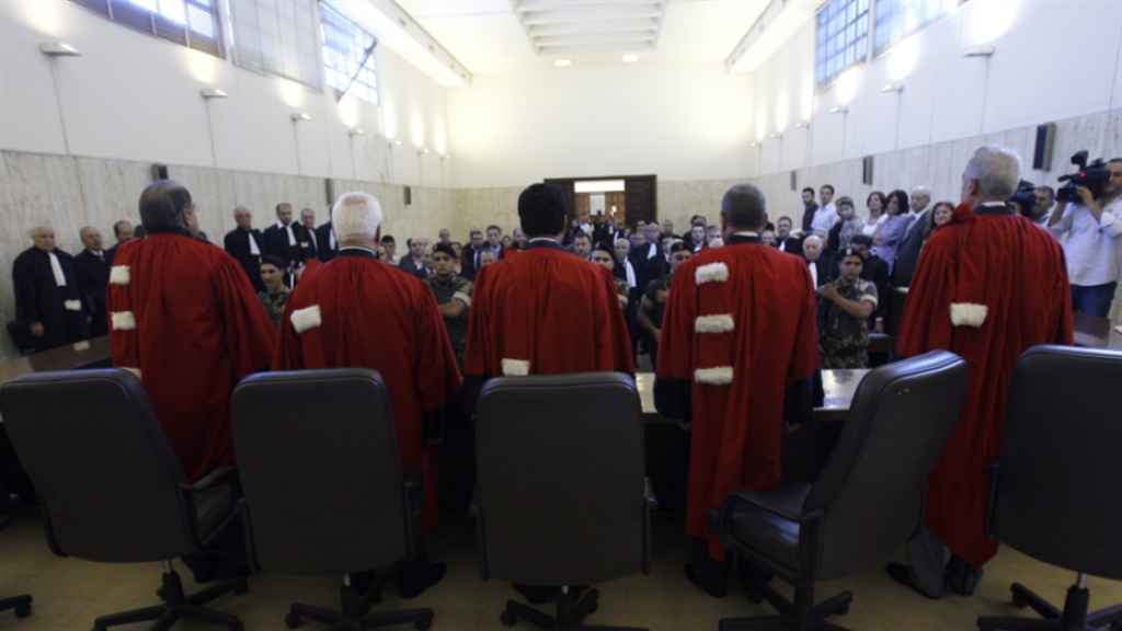 تأديب غادة عون لإخراجها: «تخريجة» لحماية رياض سلامة والمصارف؟
