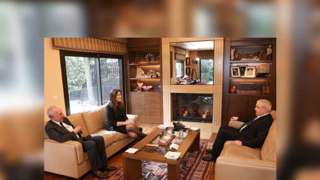 إنفرجت خليجياً وعاد السفراء.. 