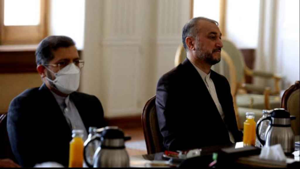 إيران تفرض عقوبات على 24 مسؤولاً أميركياً