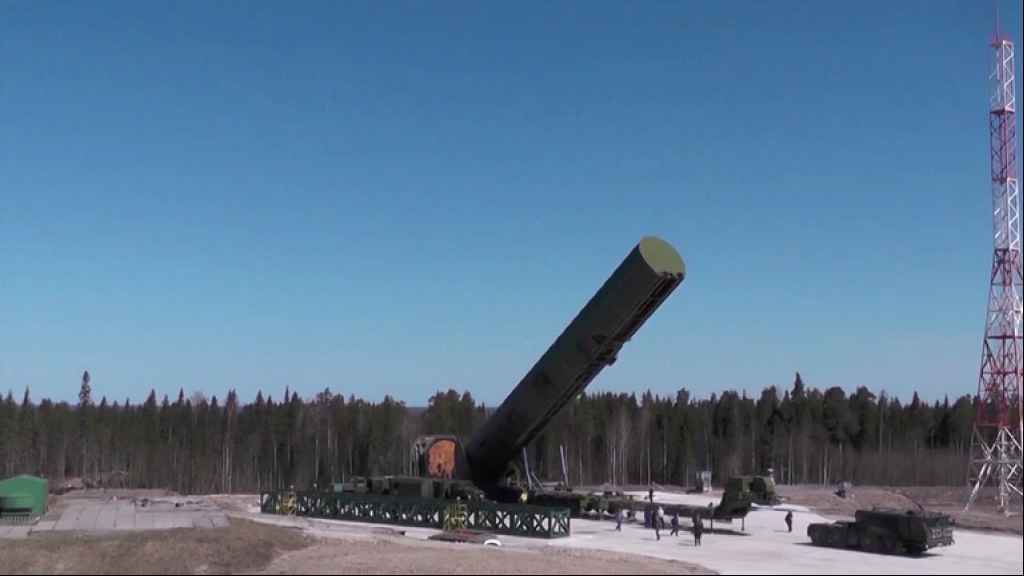 روسيا تختبر صاروخ 