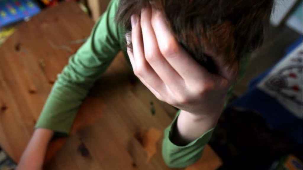 ابتزها بصور غير لائقة… و”قوى الأمن” بالمرصاد