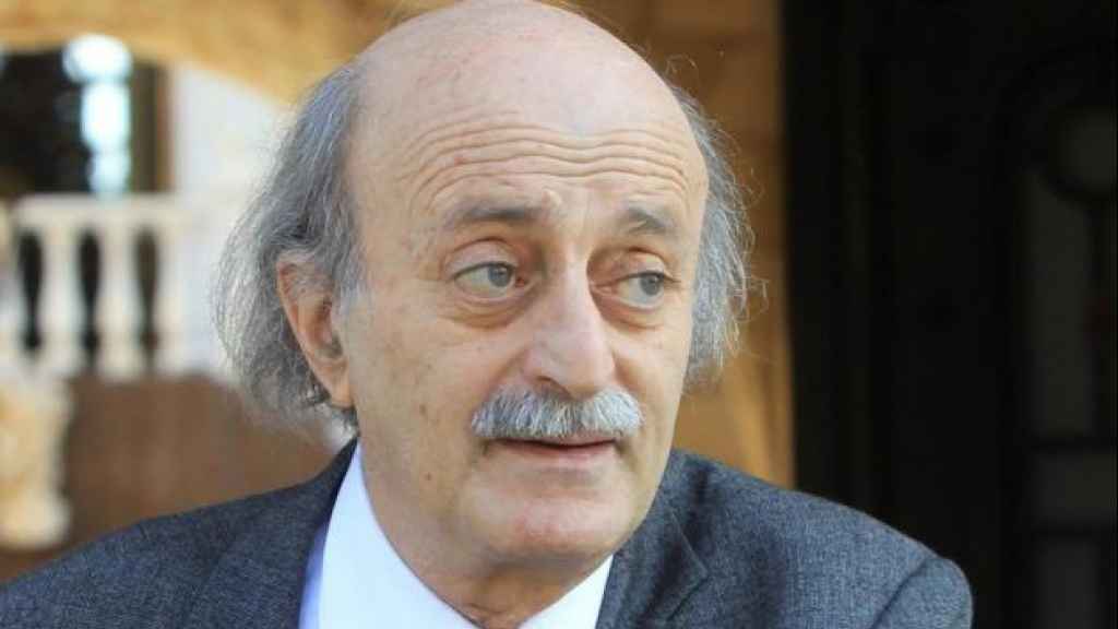 جنبلاط يسأل: أليس الوقت المناسب لإقالة وزير الطاقة؟
